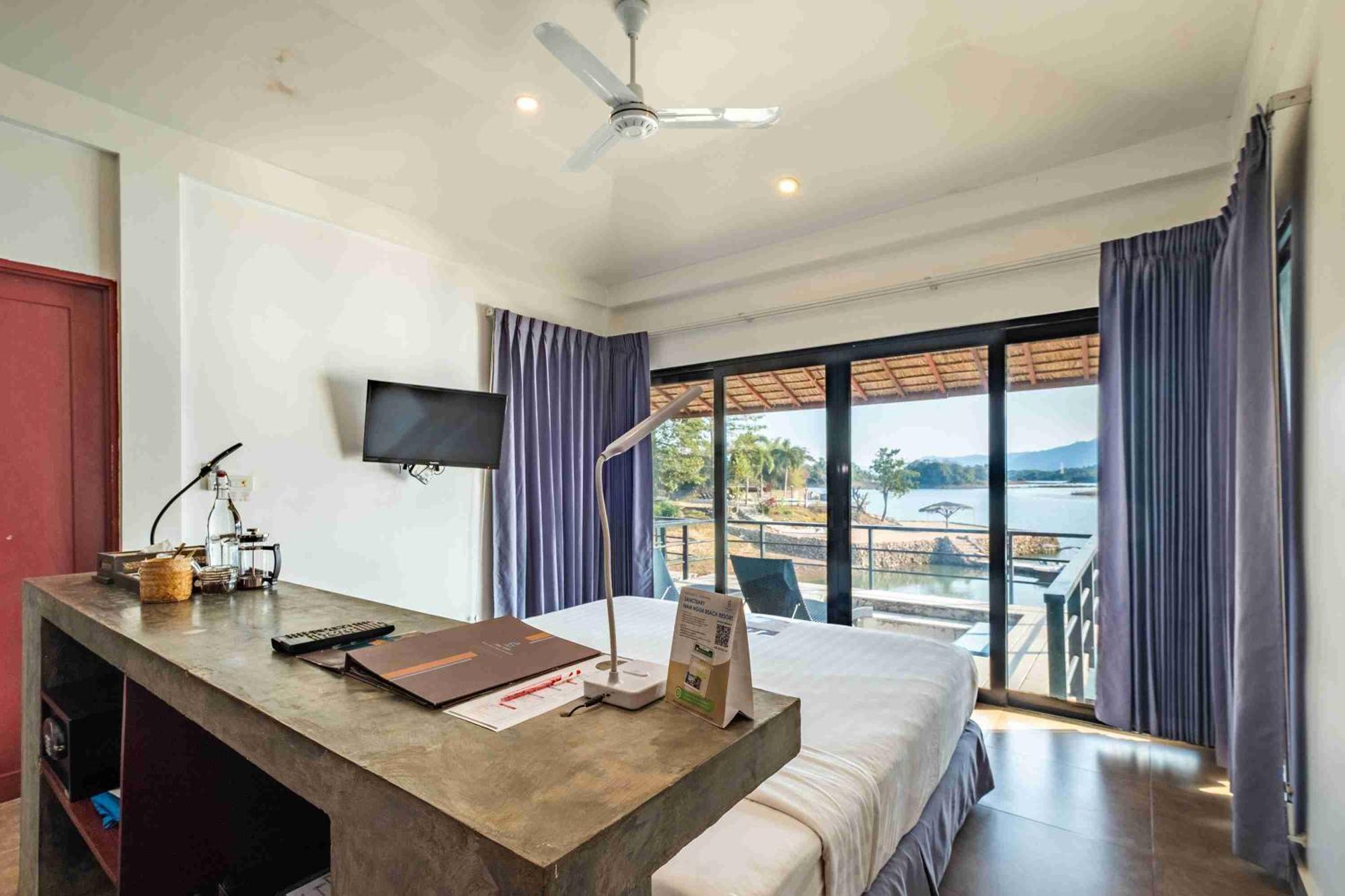 The Sanctuary Nam Ngum Beach Resort Vang Vieng Exterior foto